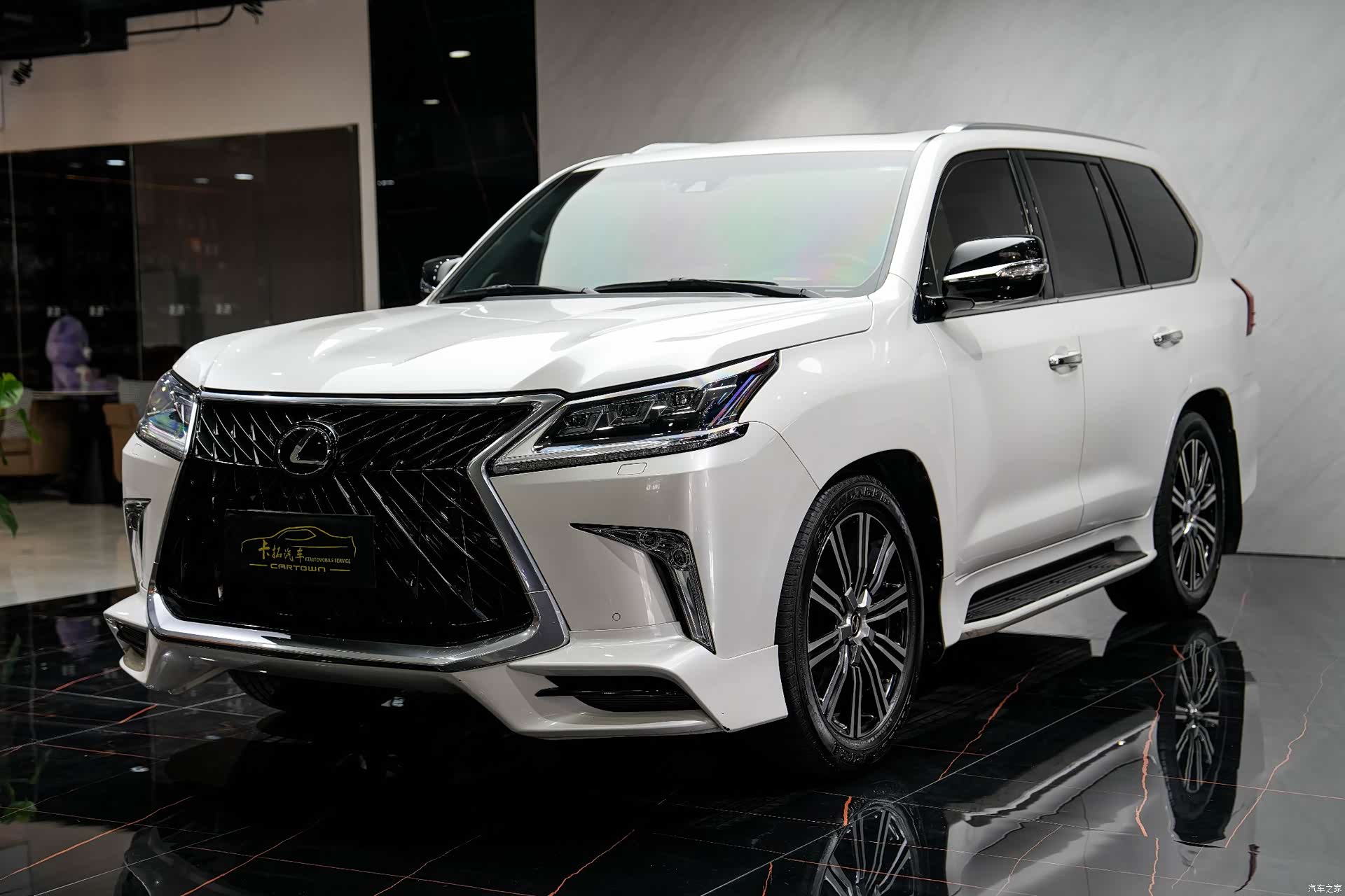Lexus LX, 2020 3