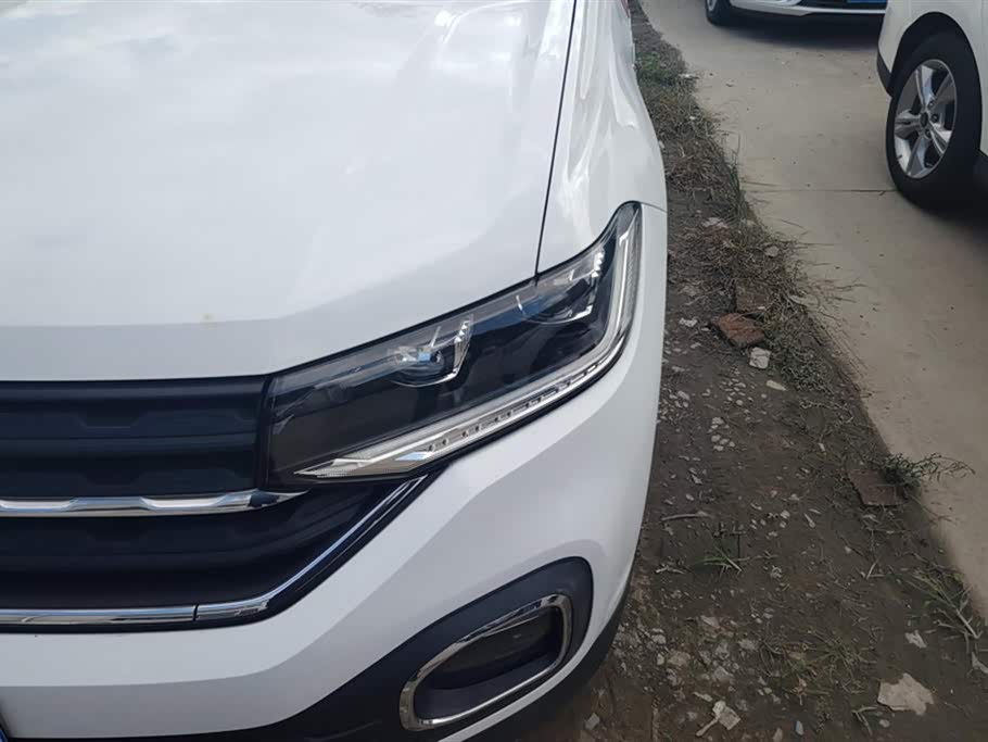 Volkswagen Exploring the shadow