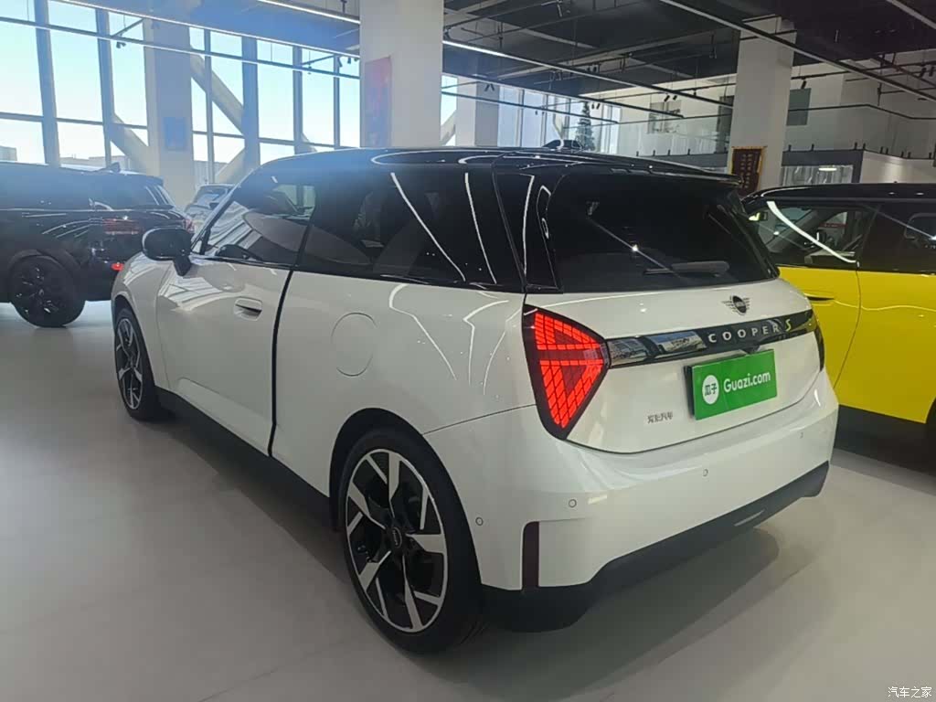 Mini Cooper, 2024 все фото