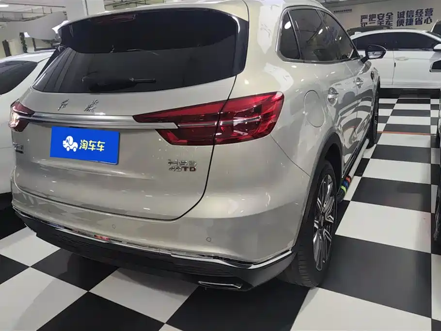 Hongqi HS5