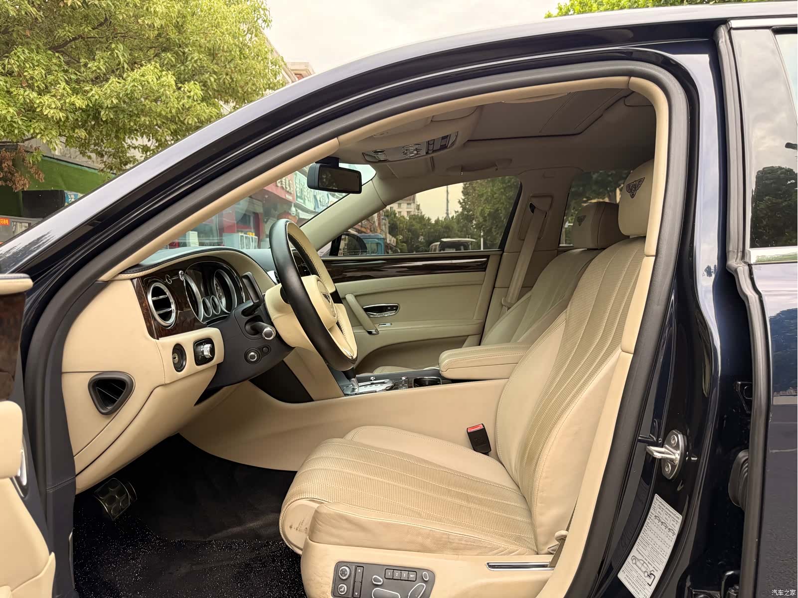 Bentley Flying Spur, 2013 7