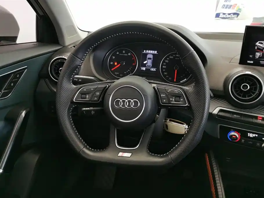 Audi Q2L