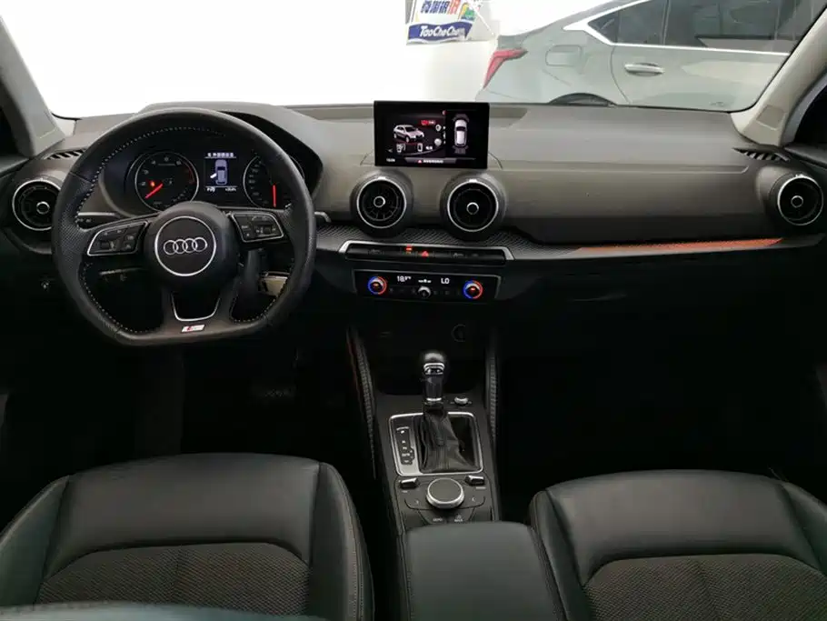 Audi Q2L