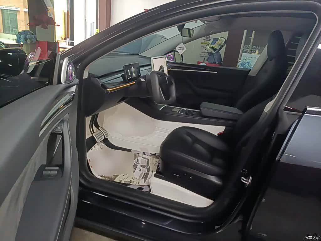 Tesla Model Y, 2024 16