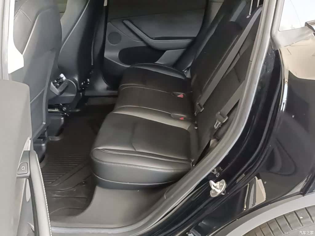 Tesla Model Y, 2023 17