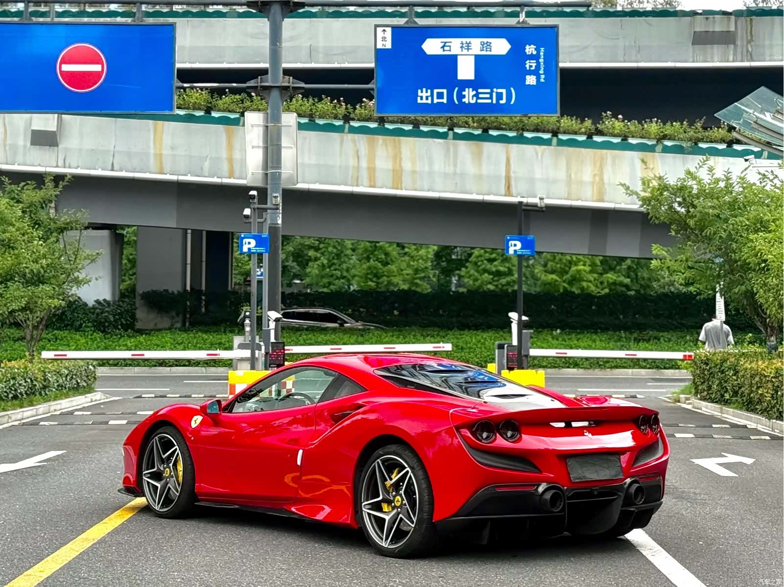 Ferrari F8, 2021 10