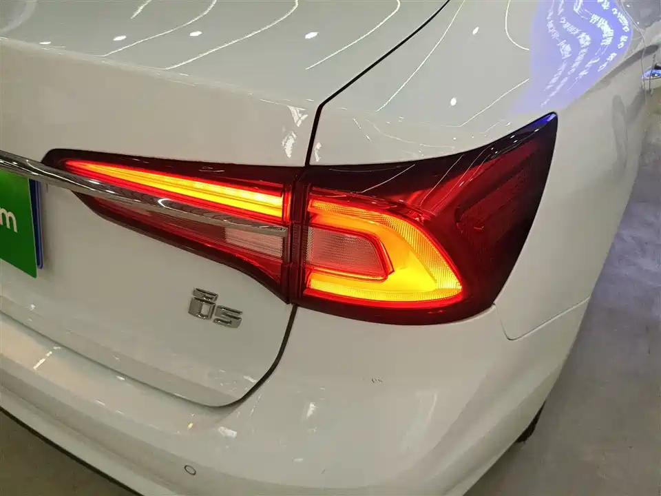 Roewe i5