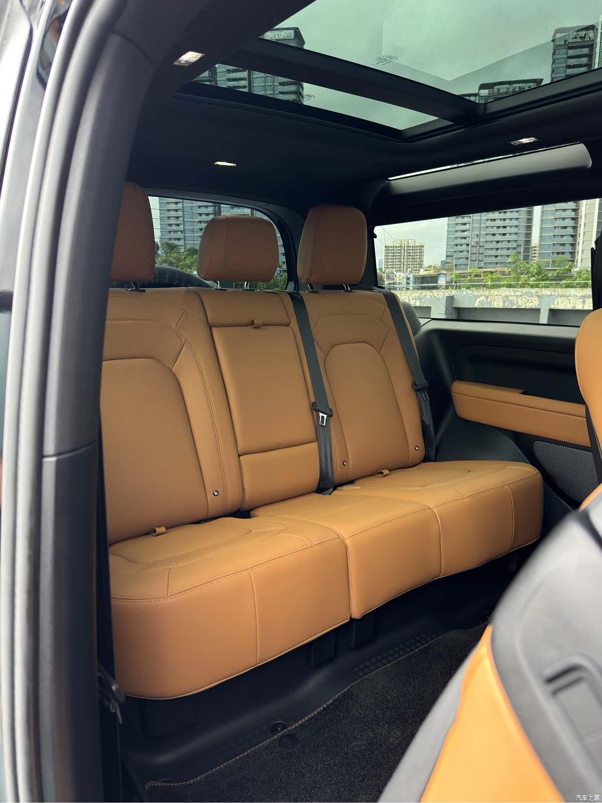 Land Rover Defender, 2024 12