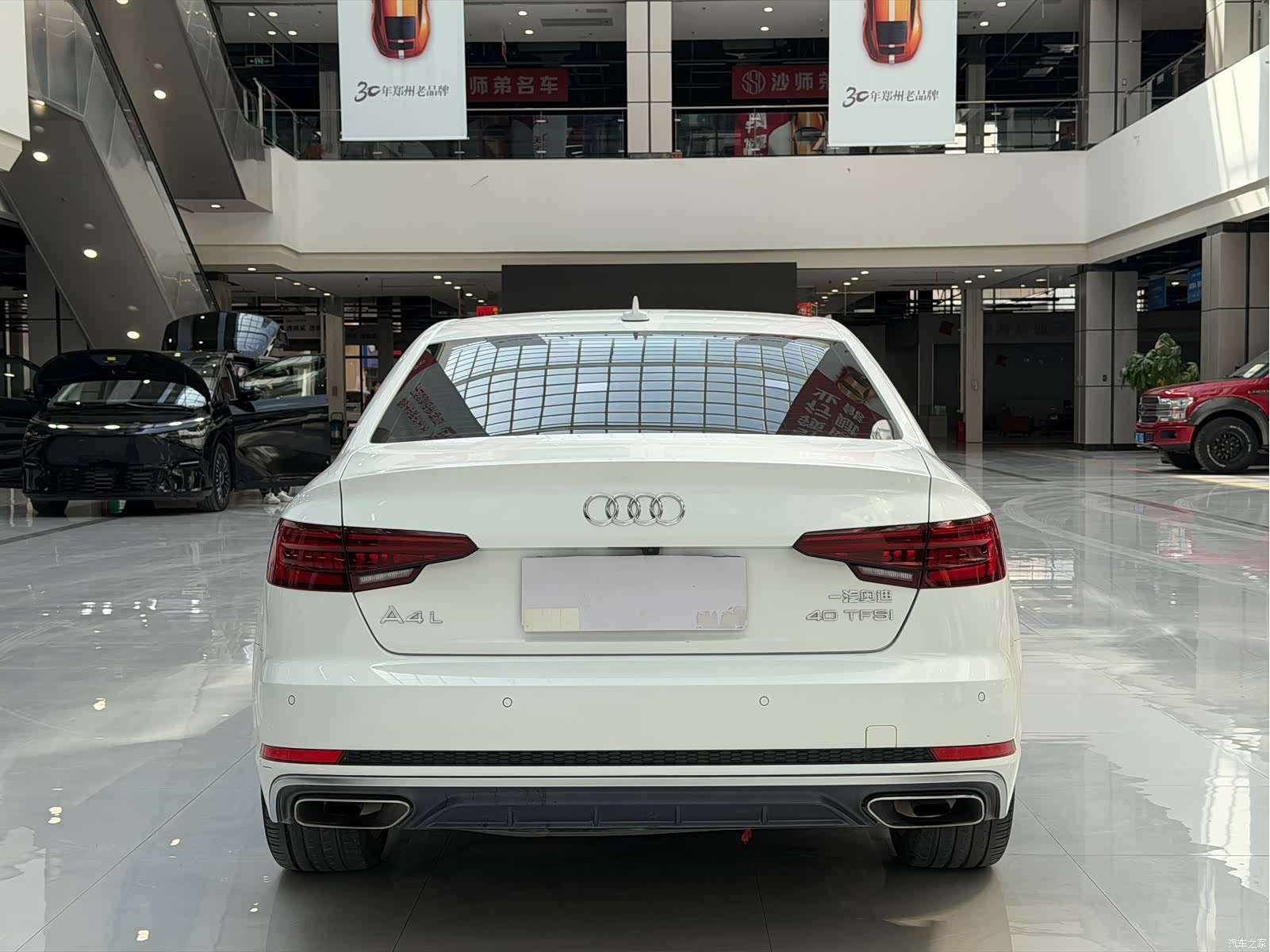 Audi A4L, 2019 все фото