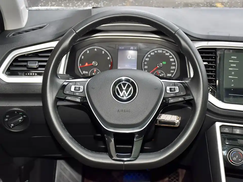 Volkswagen T-ROC exploring Songs