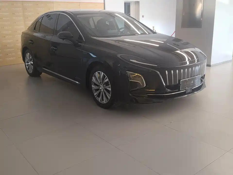 Hongqi E-QM5