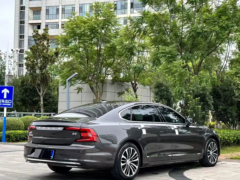 Volvo S90