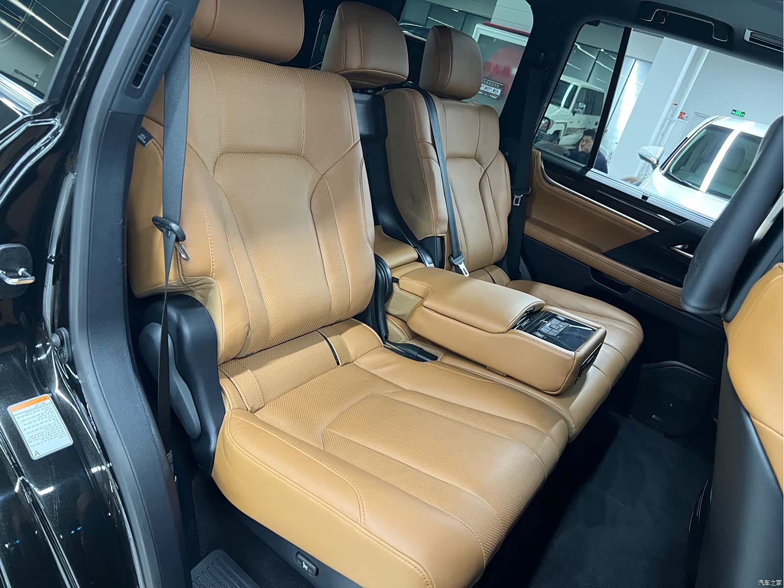 Lexus LX, 2022 15