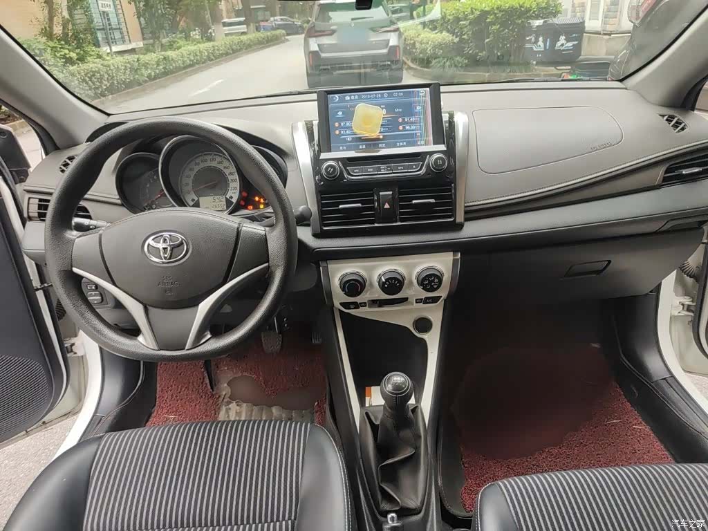 Toyota YARiS L, 2015 все фото
