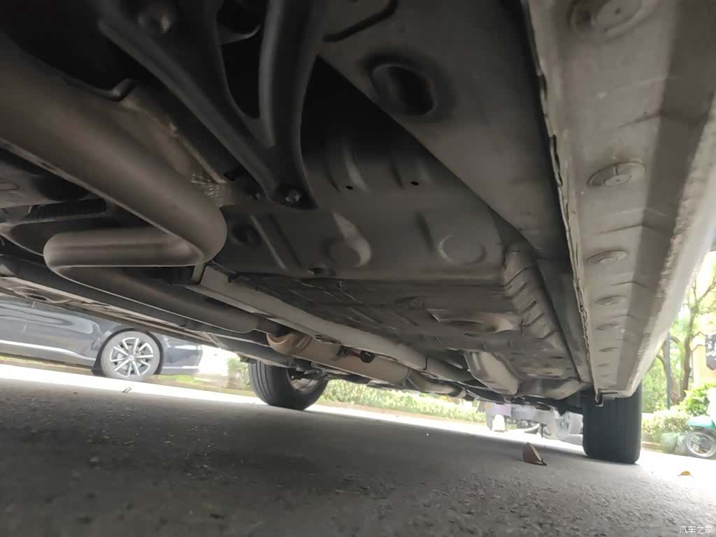 Toyota YARiS L, 2015 18