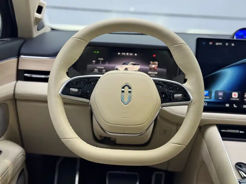 AITO Ask the world M5