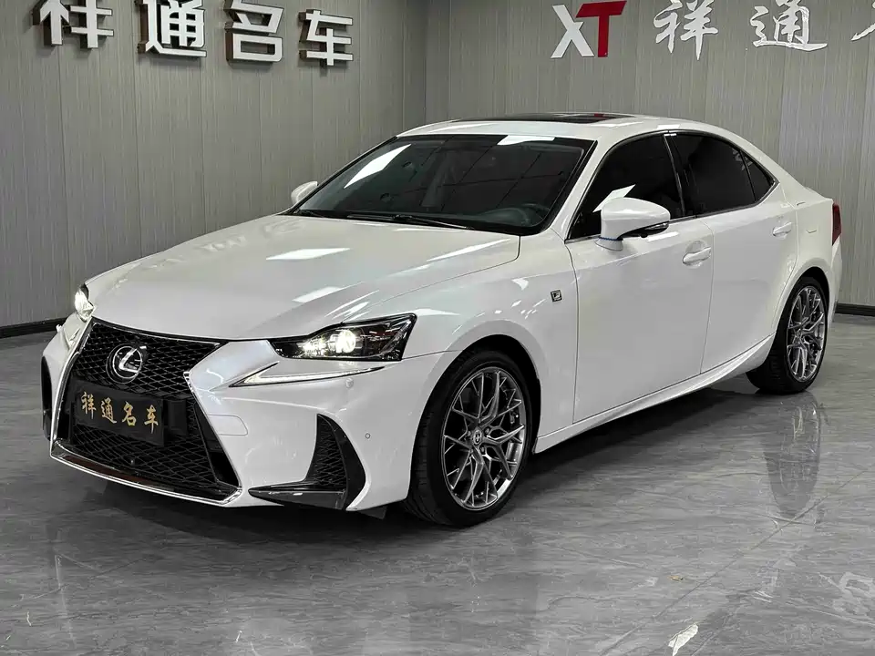 Lexus IS