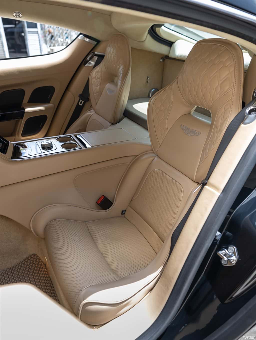 Aston Martin Rapide, 2019 20