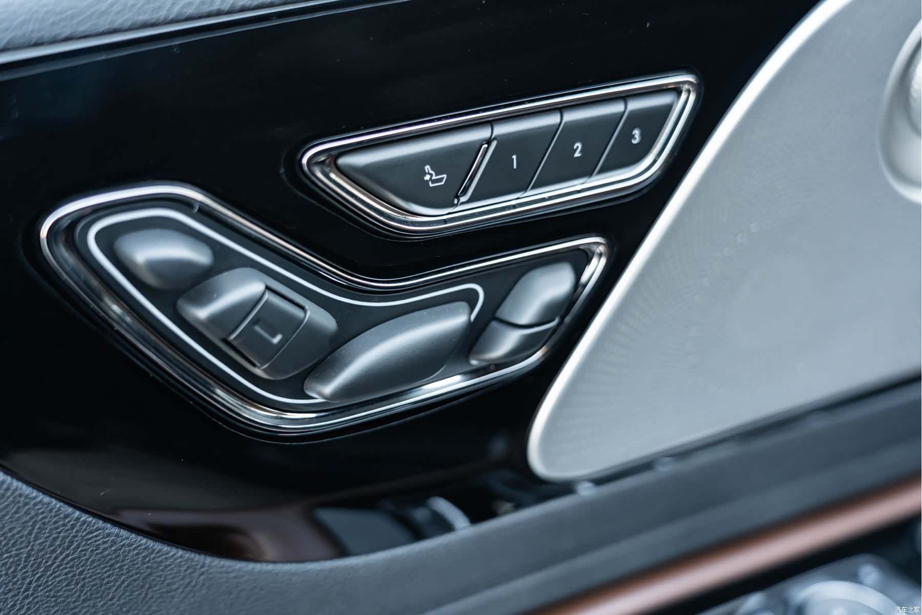 Lincoln Aviator, 2021 12
