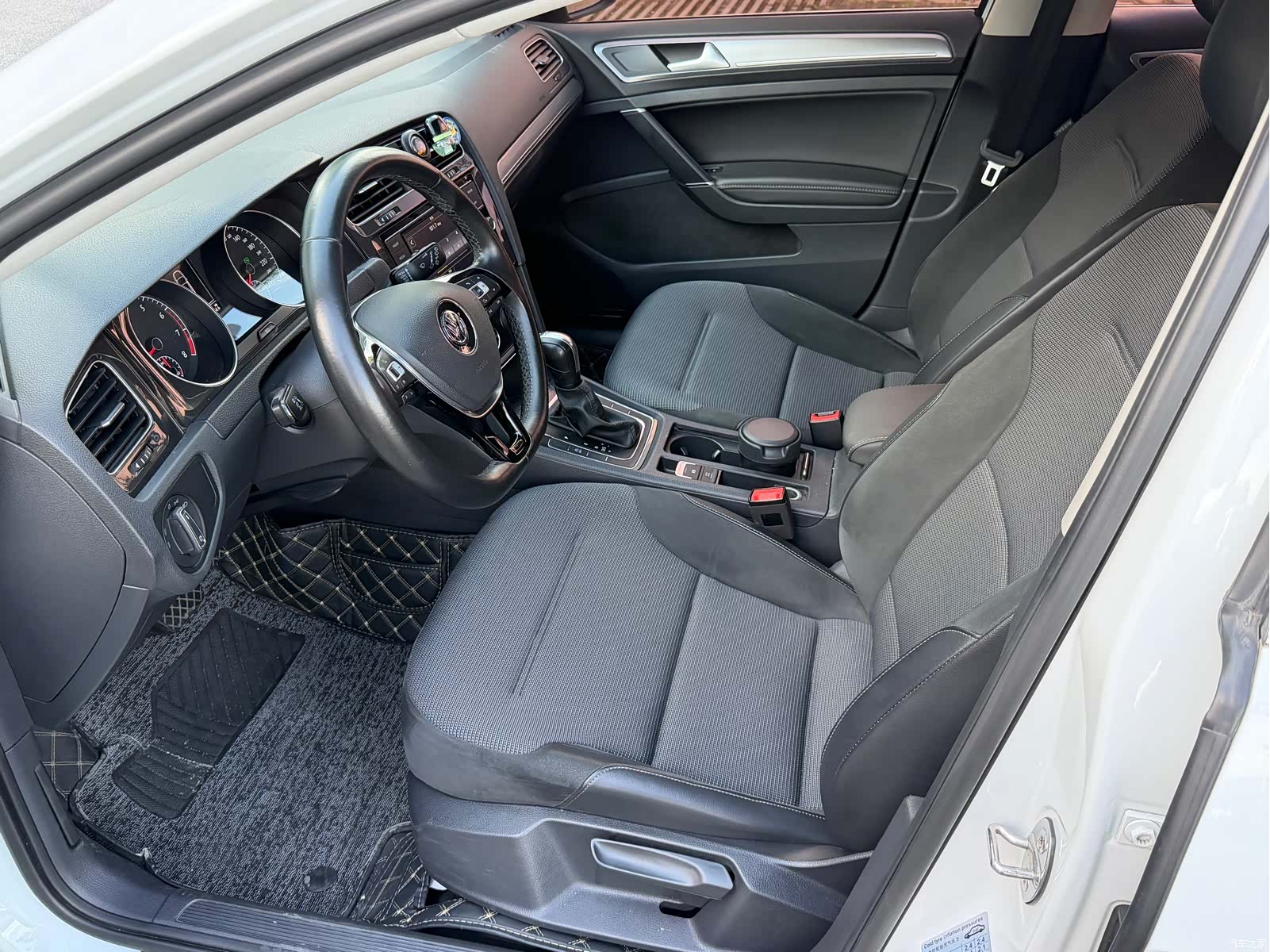 Volkswagen Golf, 2018 все фото