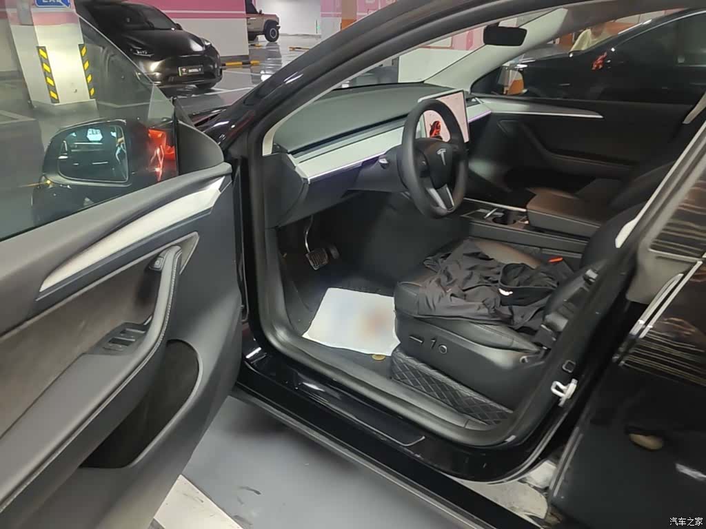 Tesla Model Y, 2023 12