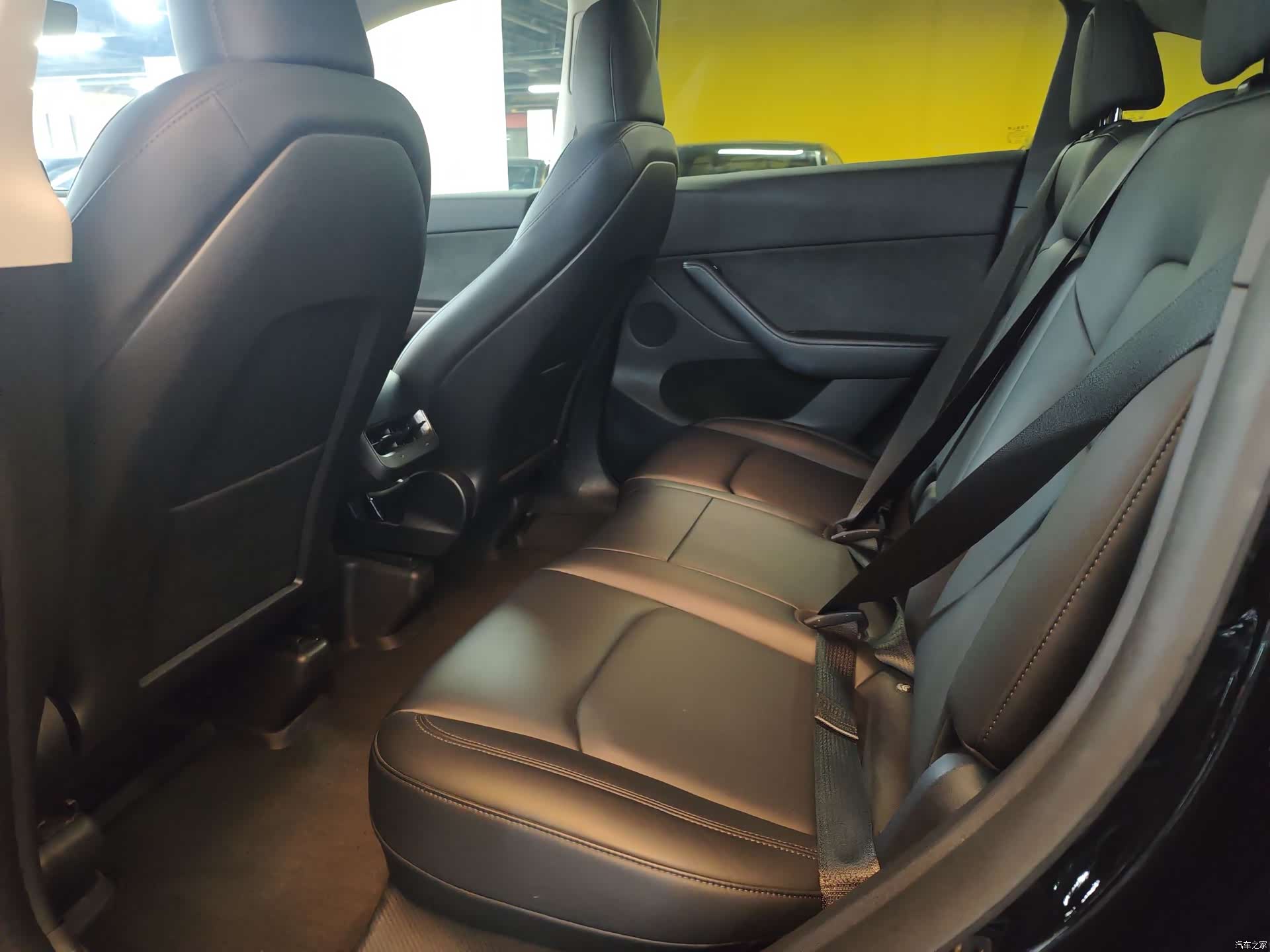 Tesla Model Y, 2023 10