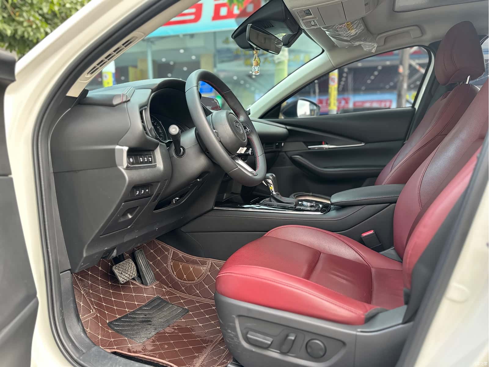 Mazda CX-30, 2024 все фото