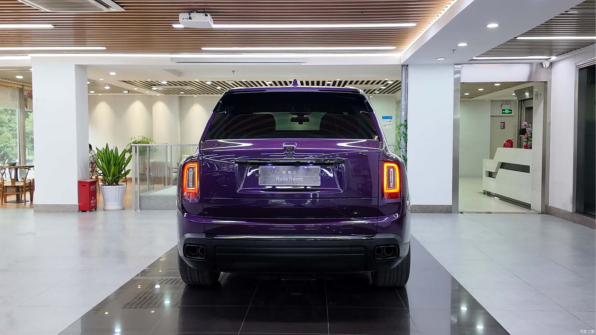 Rolls-Royce Cullinan, 2023 4