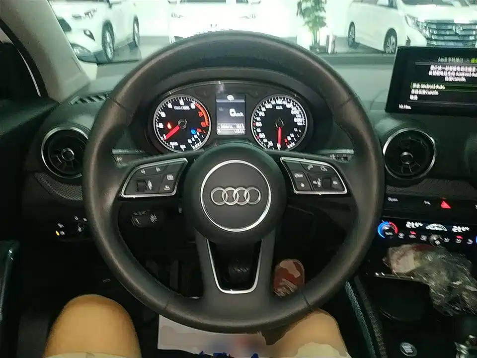Audi Q2L