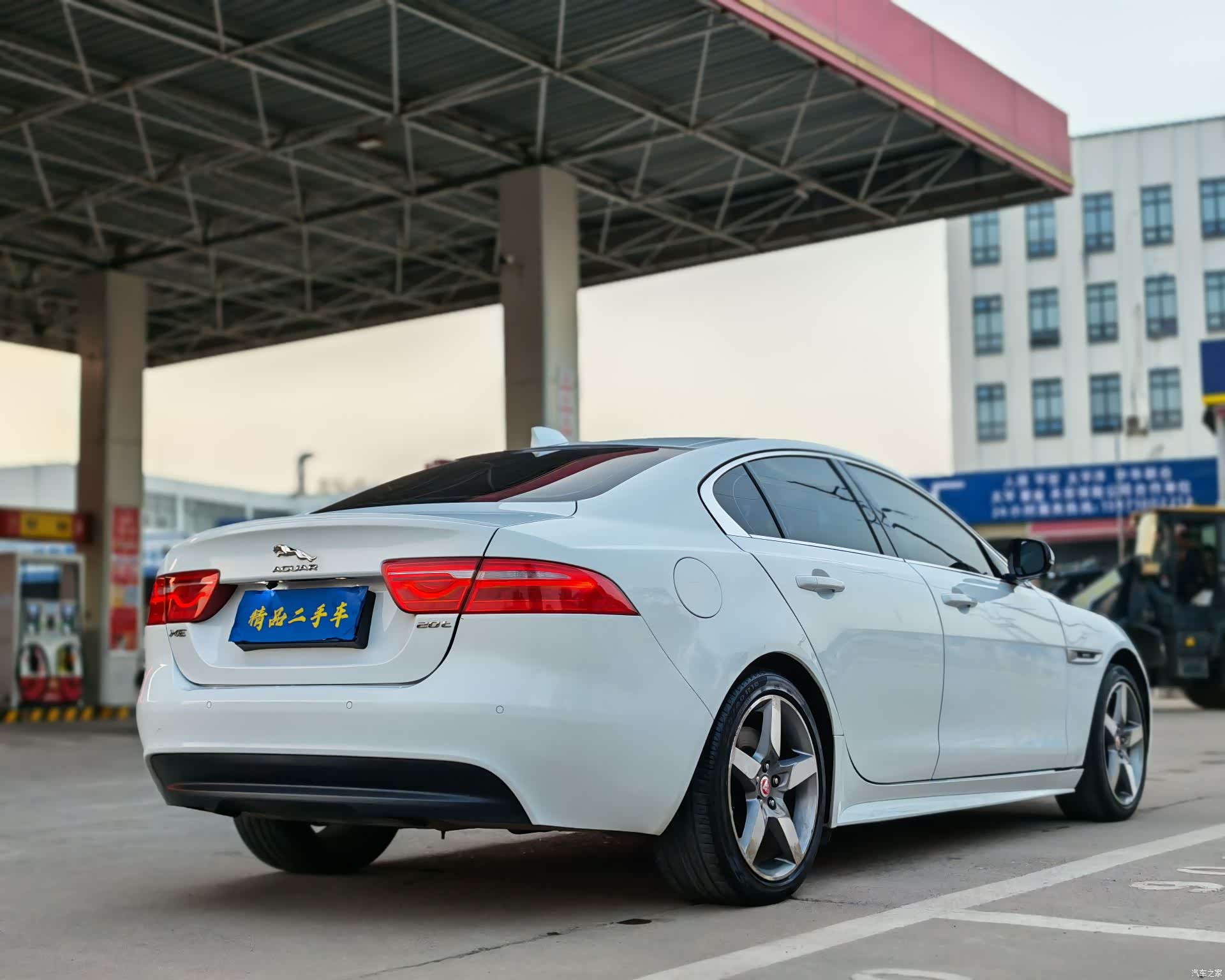 Jaguar XE, 2017 4