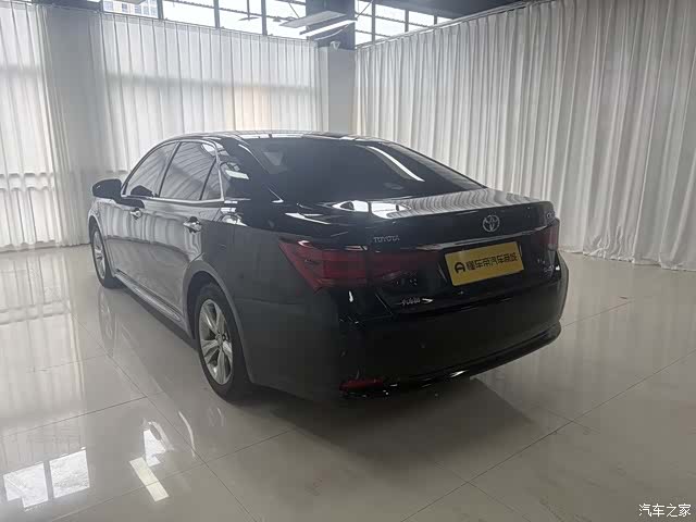 Toyota Crown, 2016 4