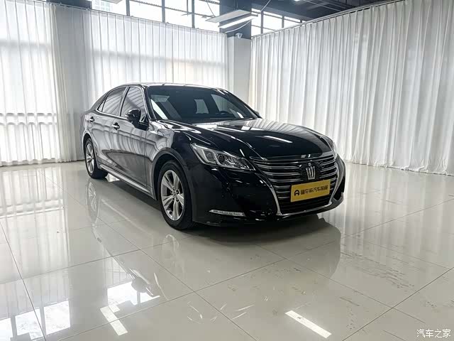 Toyota Crown, 2016 3