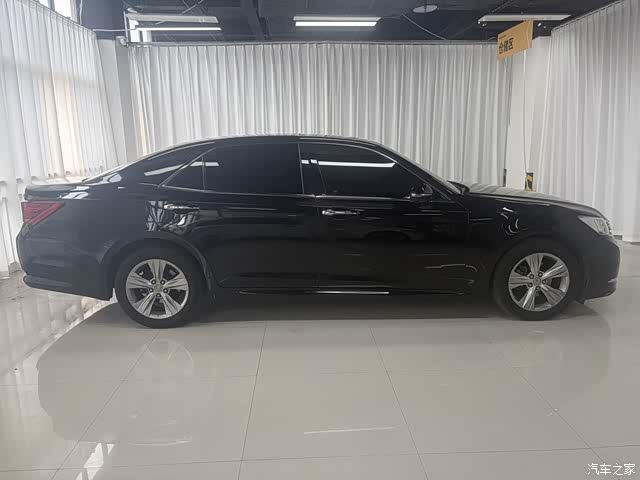 Toyota Crown, 2016 8