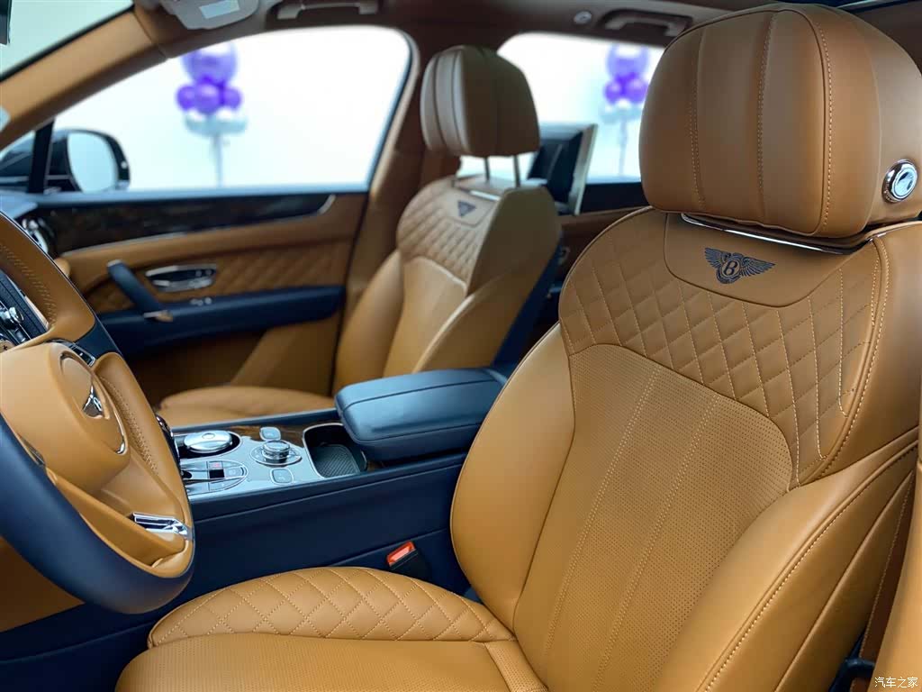 Bentley Bentayga, 2018 28
