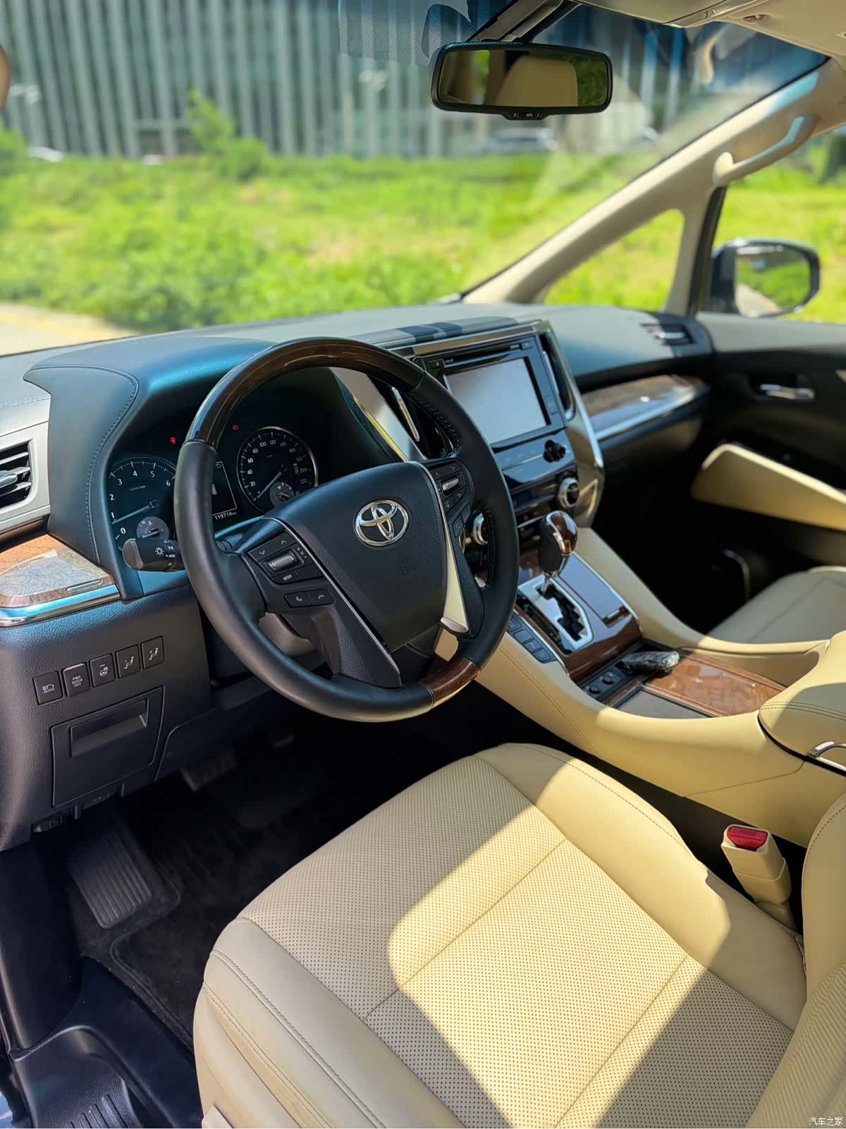 Toyota Alphard, 2018 все фото