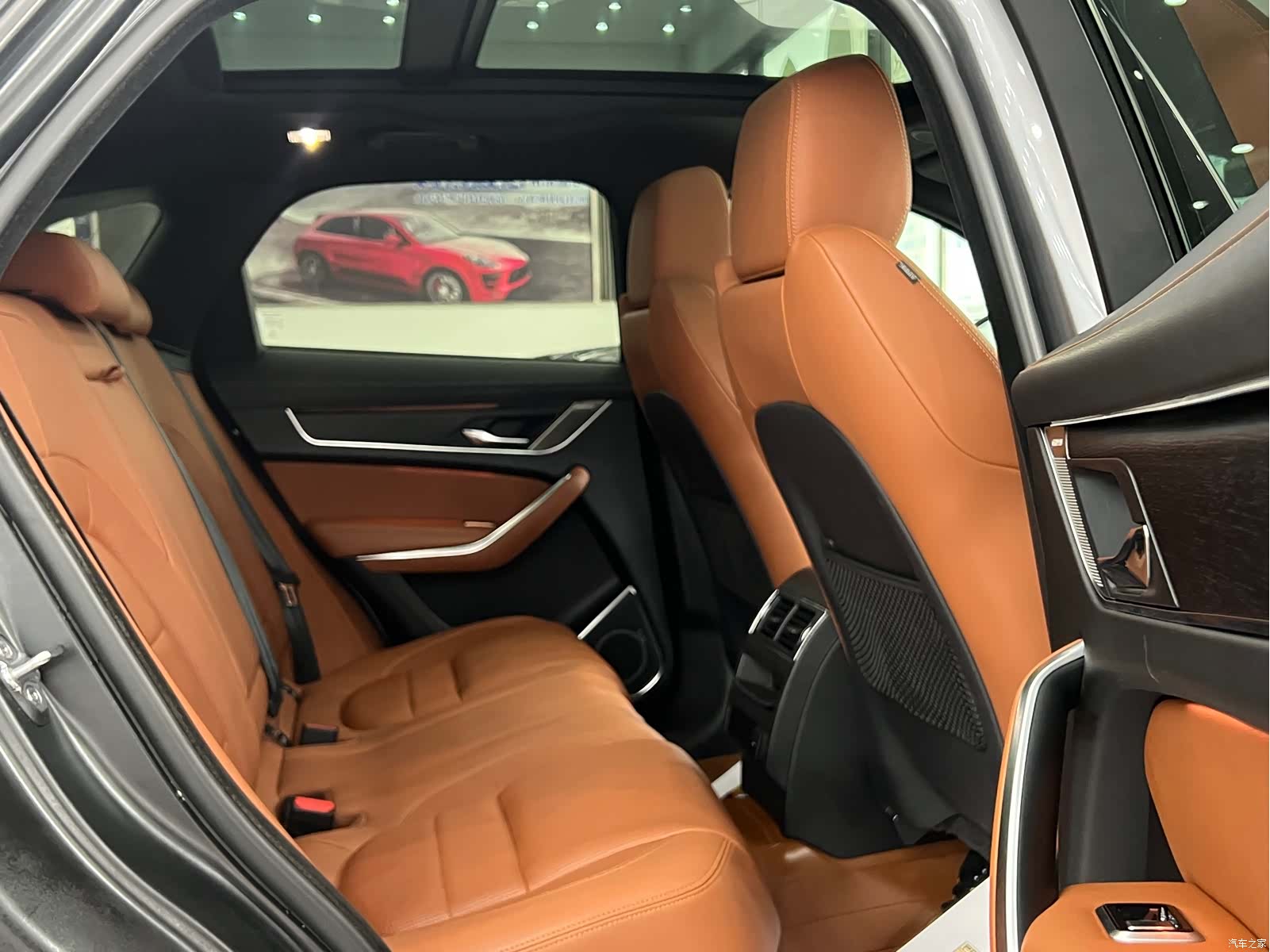Jaguar F-PACE, 2023 11