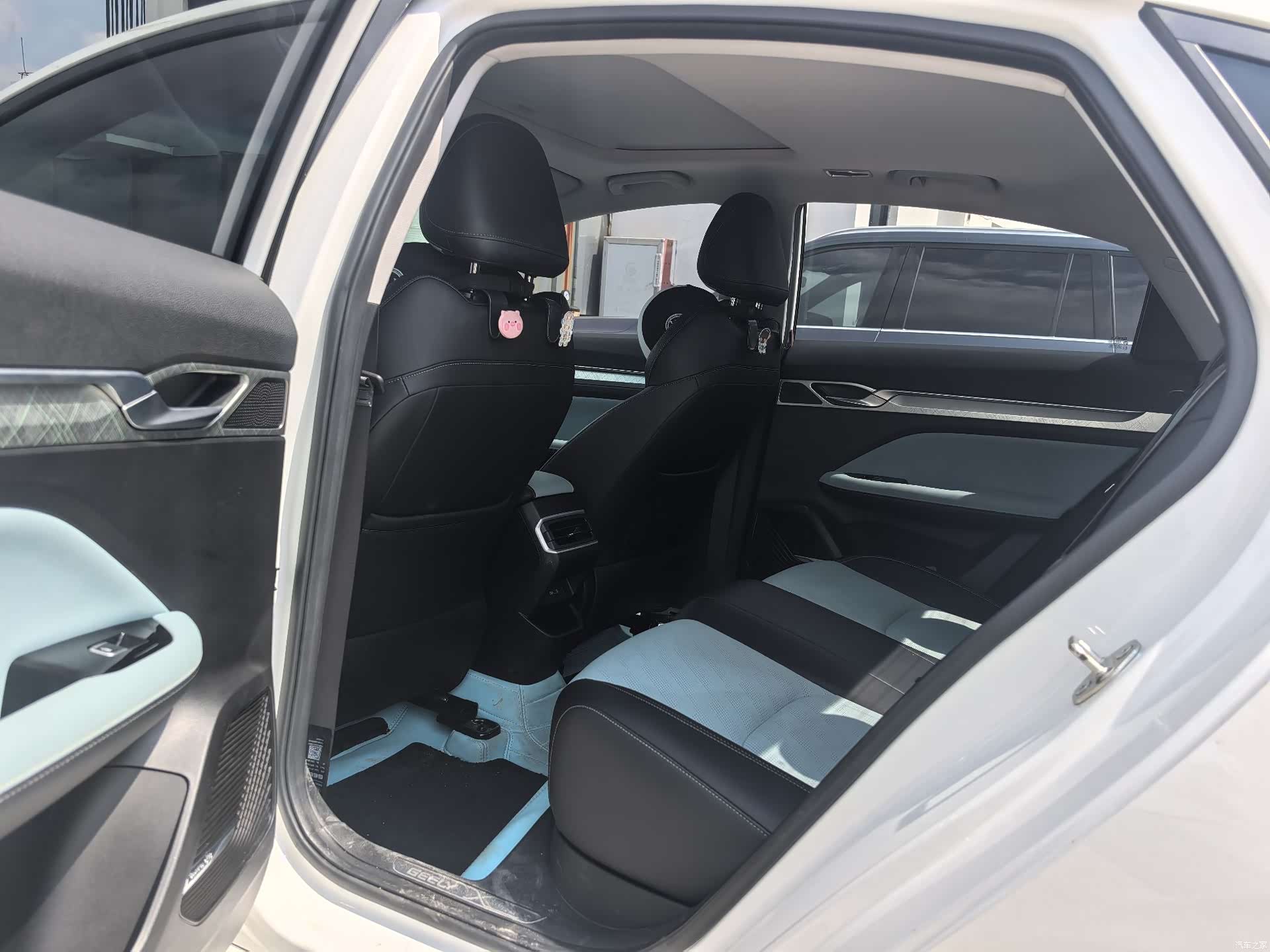Geely Emgrand, 2022 все фото