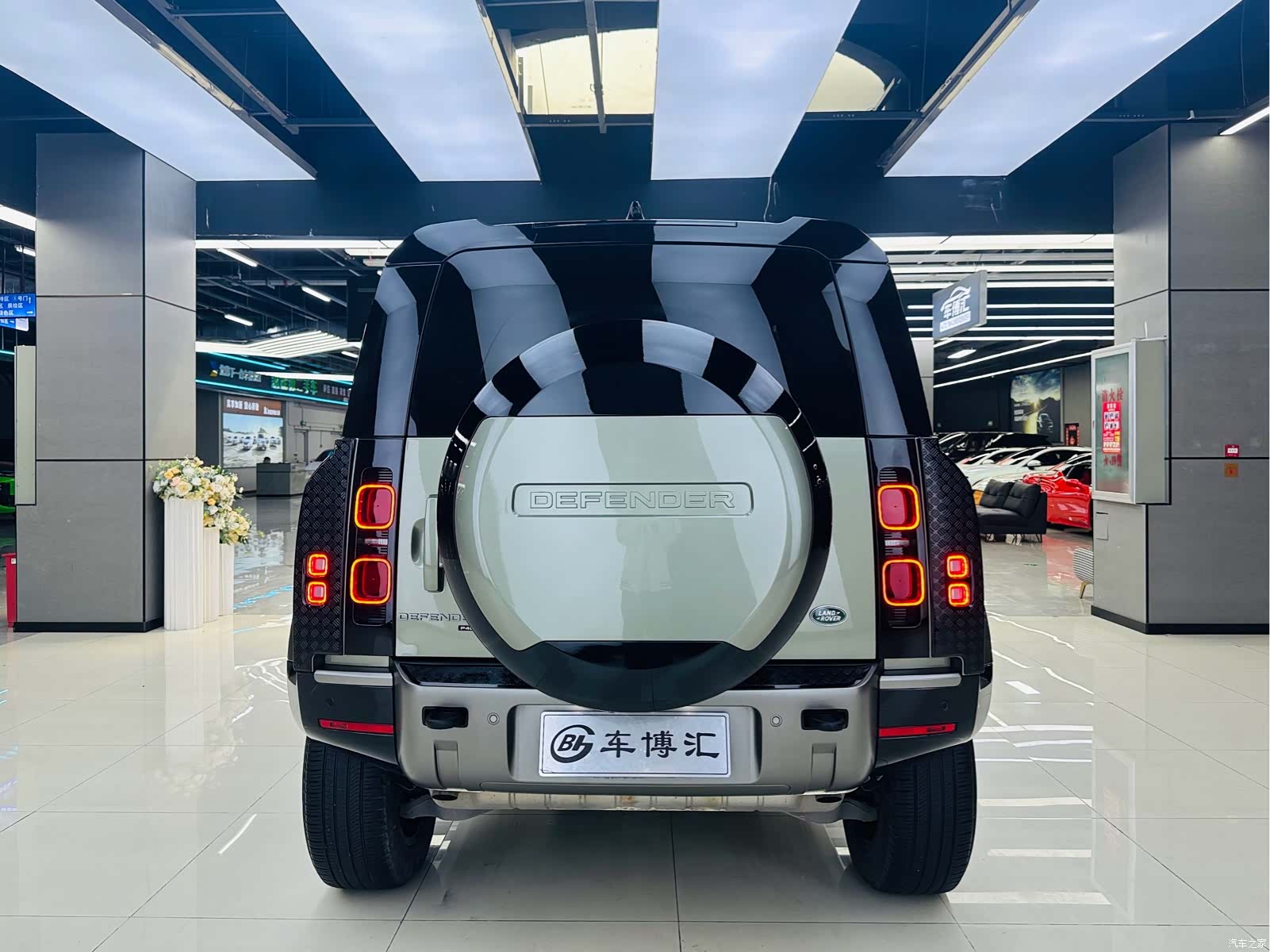 Land Rover Defender, 2023 все фото