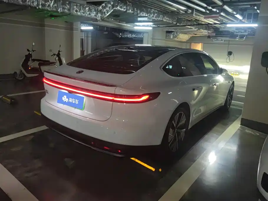 NIO ET7