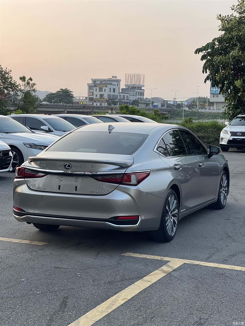 Lexus ES, 2020 4