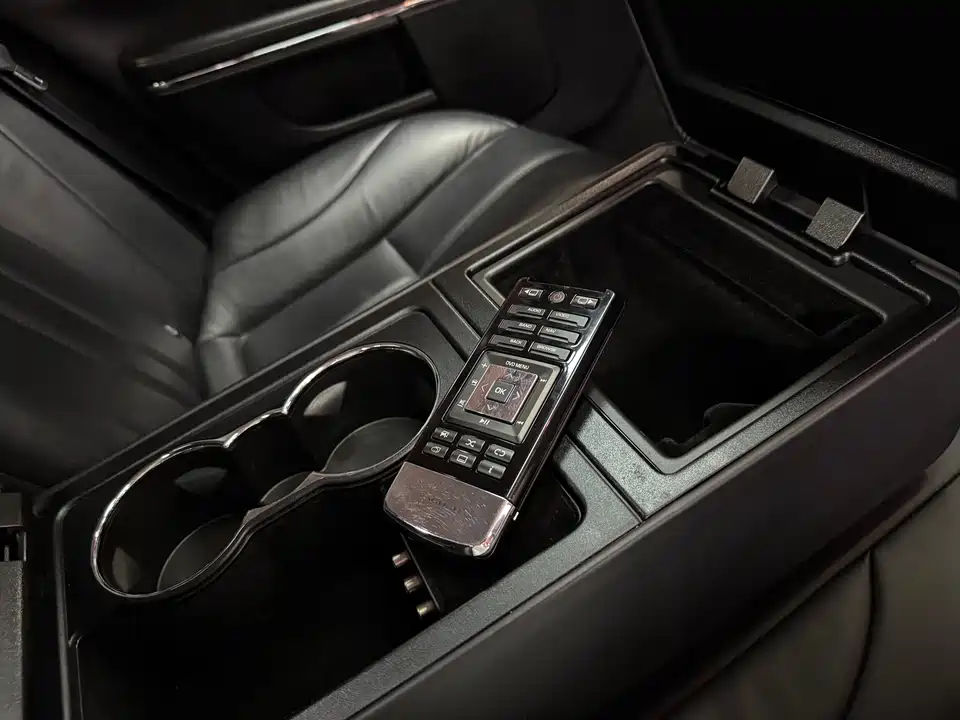 Jaguar XJ Jaguar XJ