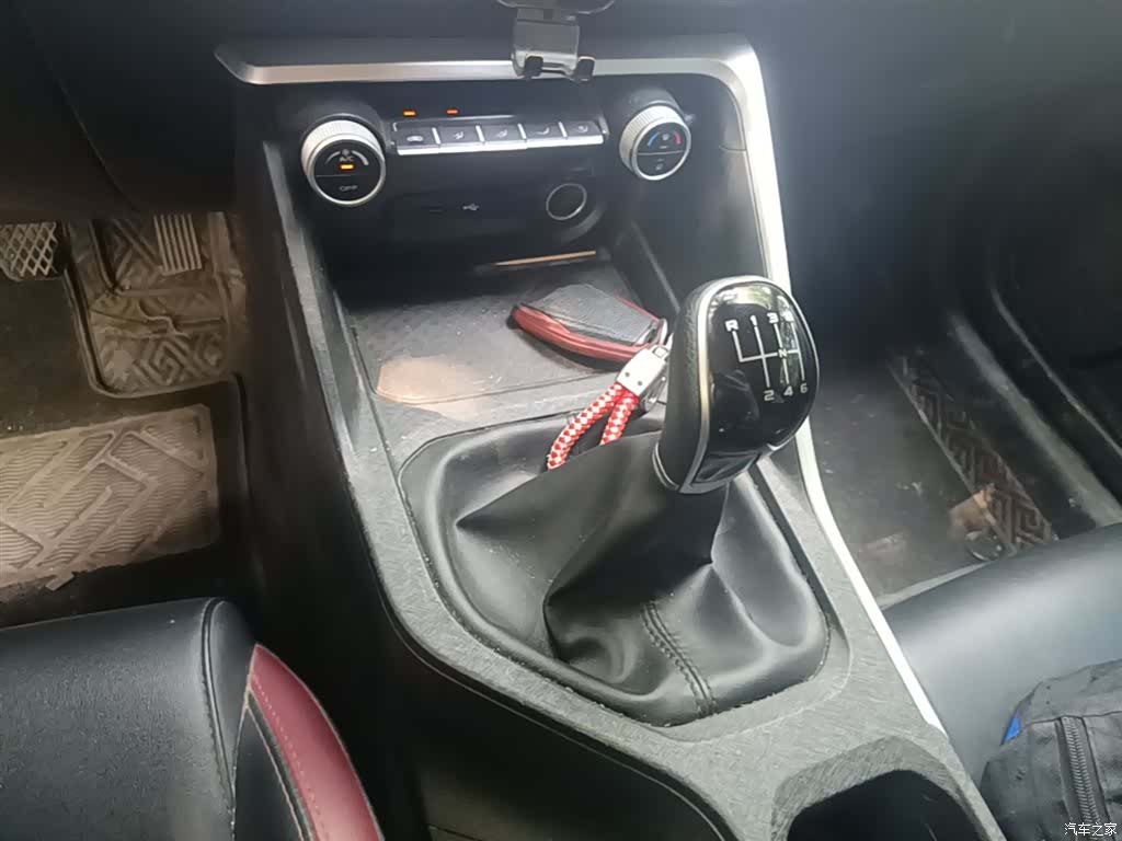 Geely Coolray, 2022 14