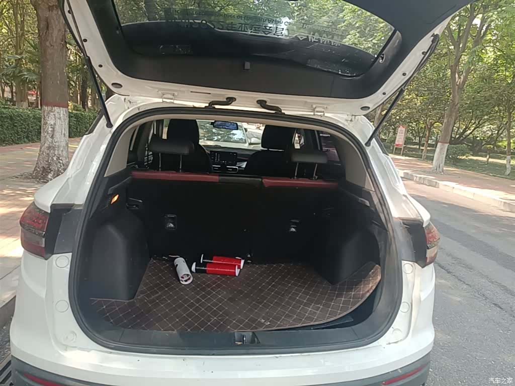 Geely Coolray, 2022 19