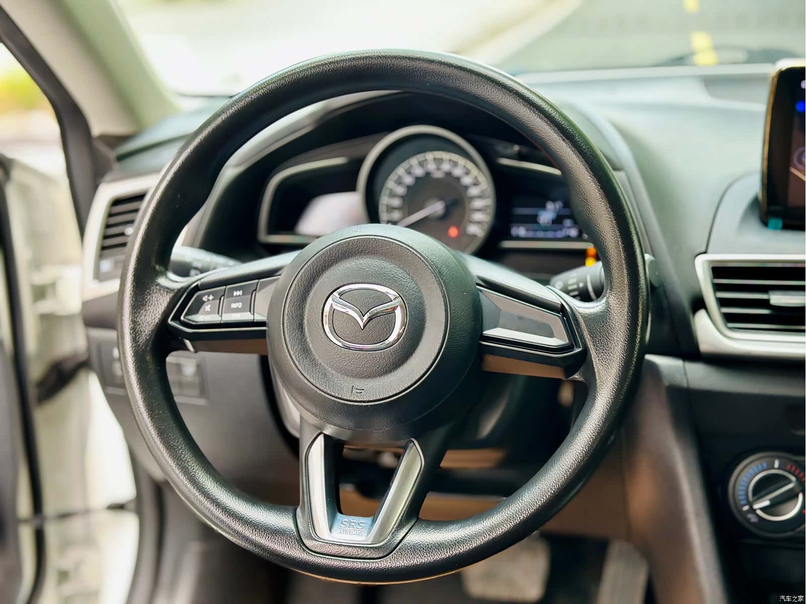 Mazda Mazda3, 2018 13