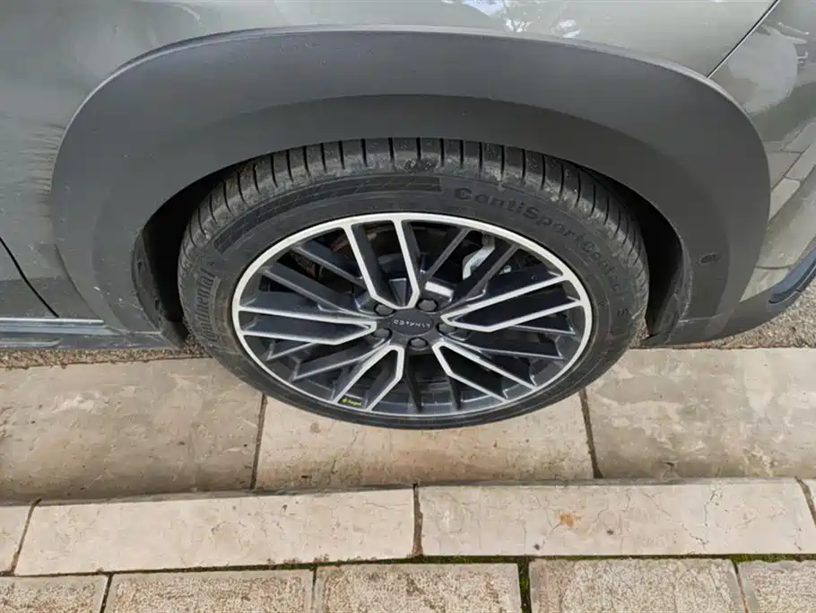 Lynk & Co 02
