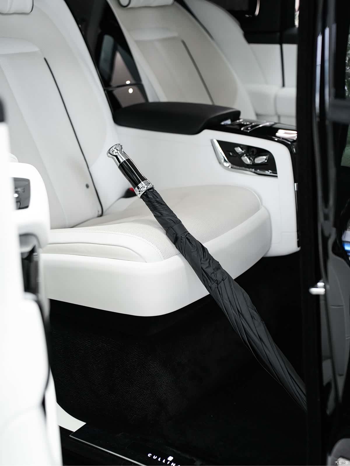 Rolls-Royce Cullinan, 2025 22