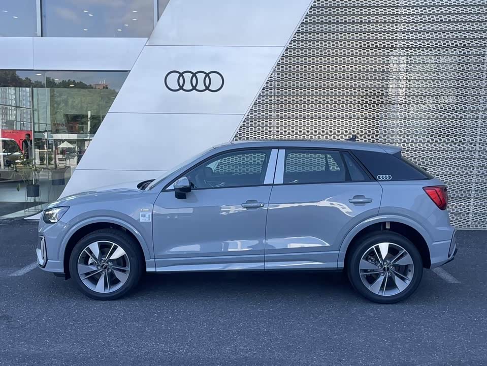 Audi Q2L