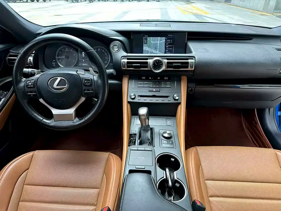 Lexus RC