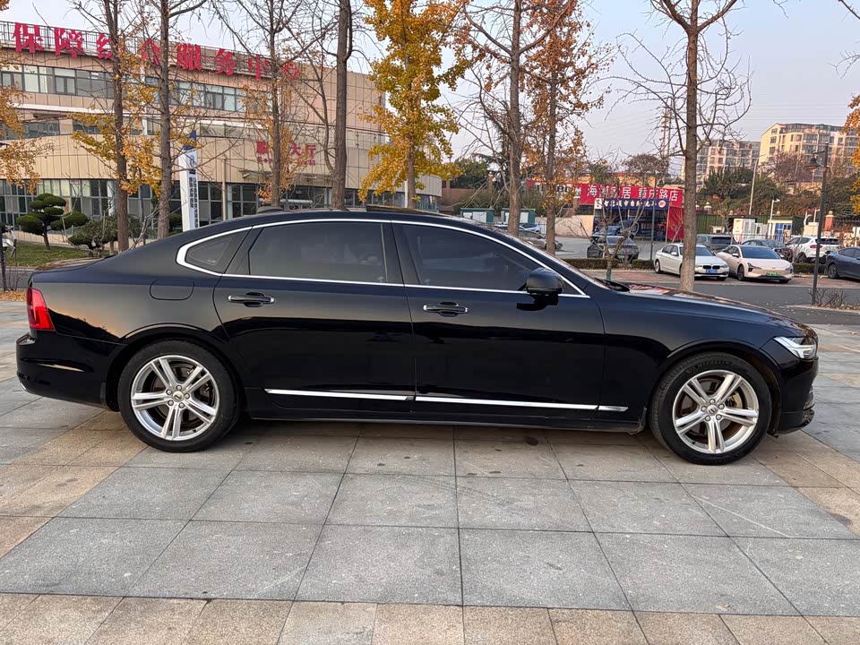 Volvo S90