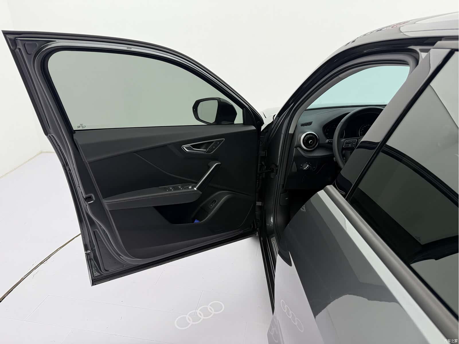 Audi Q2L, 2023 20